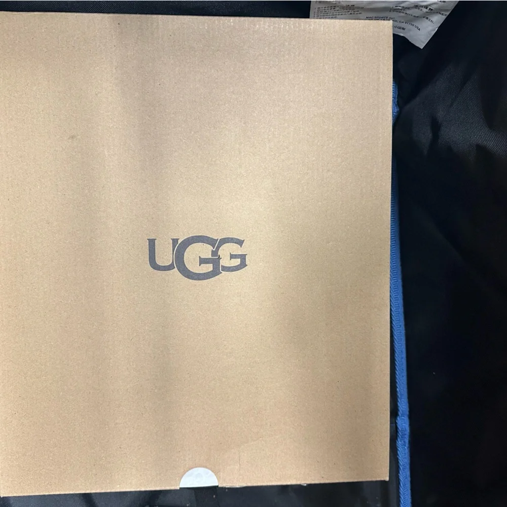 UGG Classic Shortie II - Picture 2 of 3